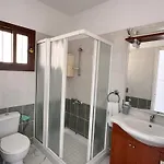 Cozy 1-bedroom Apartment Coral Bay