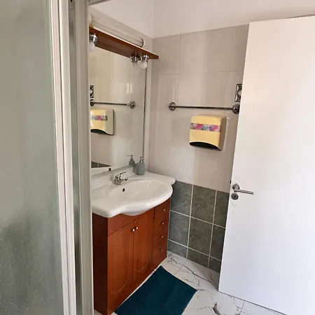 Cozy 1-bedroom Appartamento *